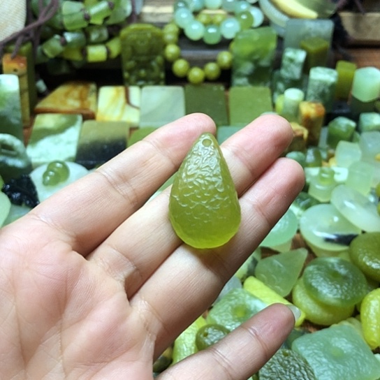 未镶嵌岫玉吊坠爱**心