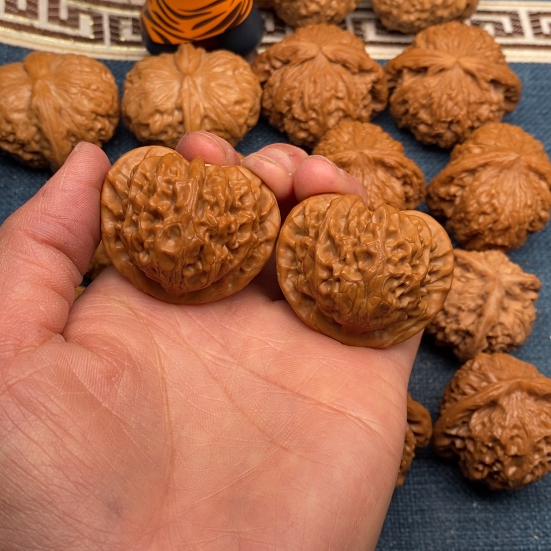 文玩核桃把件40全品桃心灯