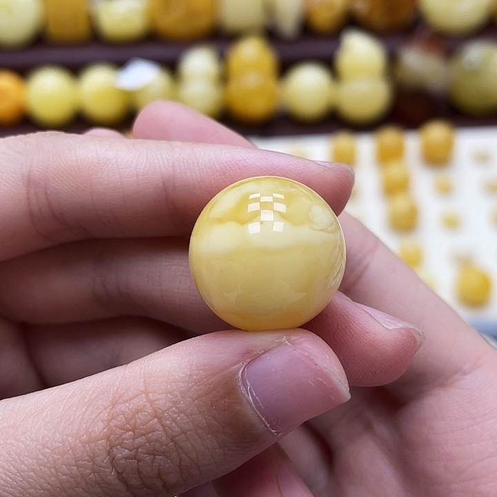 琥珀未镶嵌裸石18.7mm瑕
