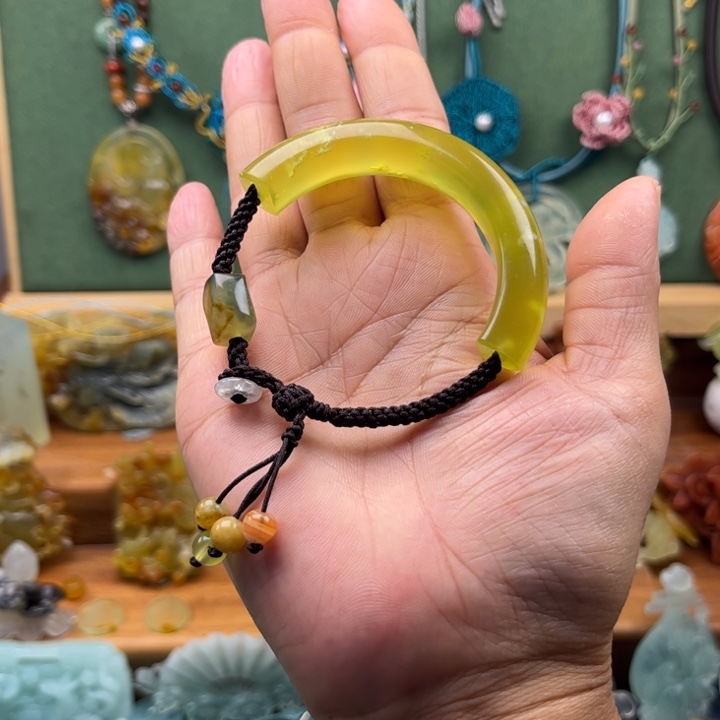 蛇纹石玉合金吊坠