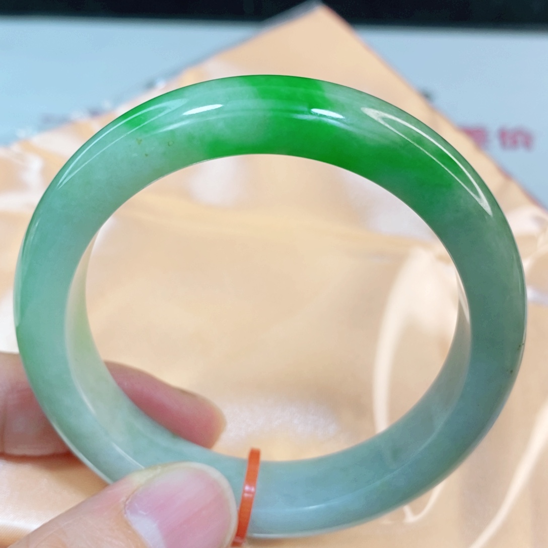 翡翠手镯未镶嵌52.7圈口正圈