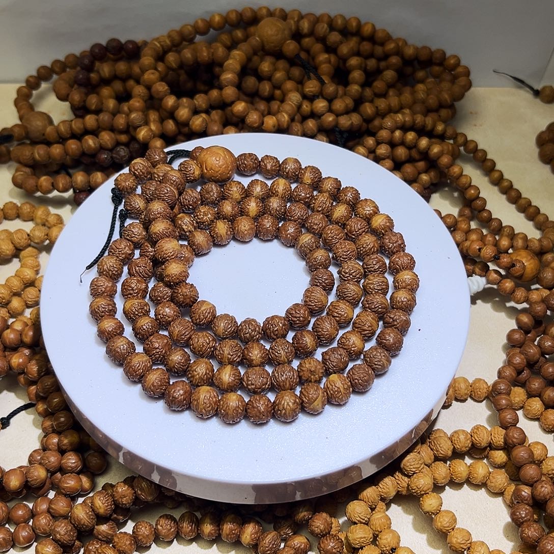 猴头核桃吊坠酸枣和冰糖等都