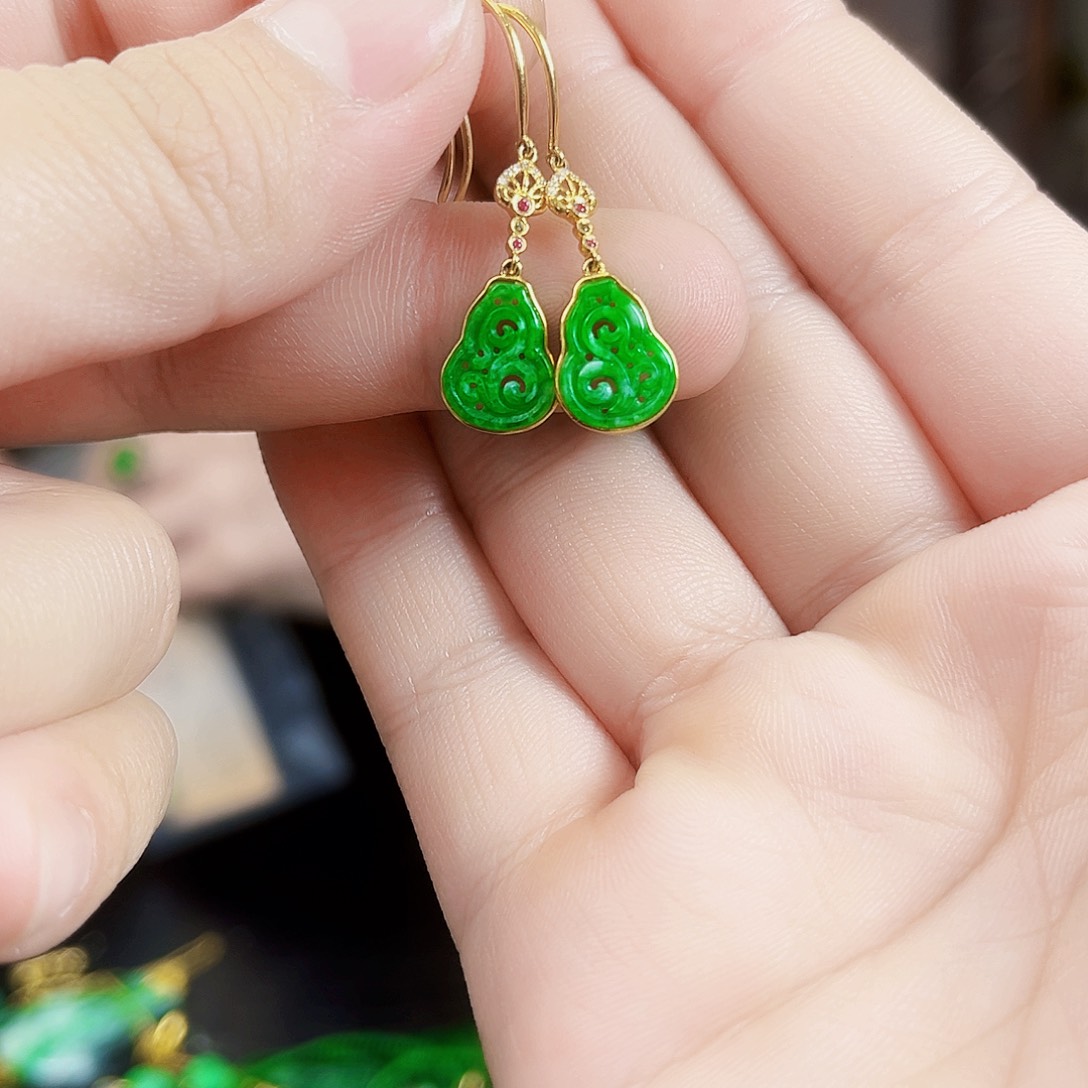 翡翠18K金镶嵌颈饰耳饰