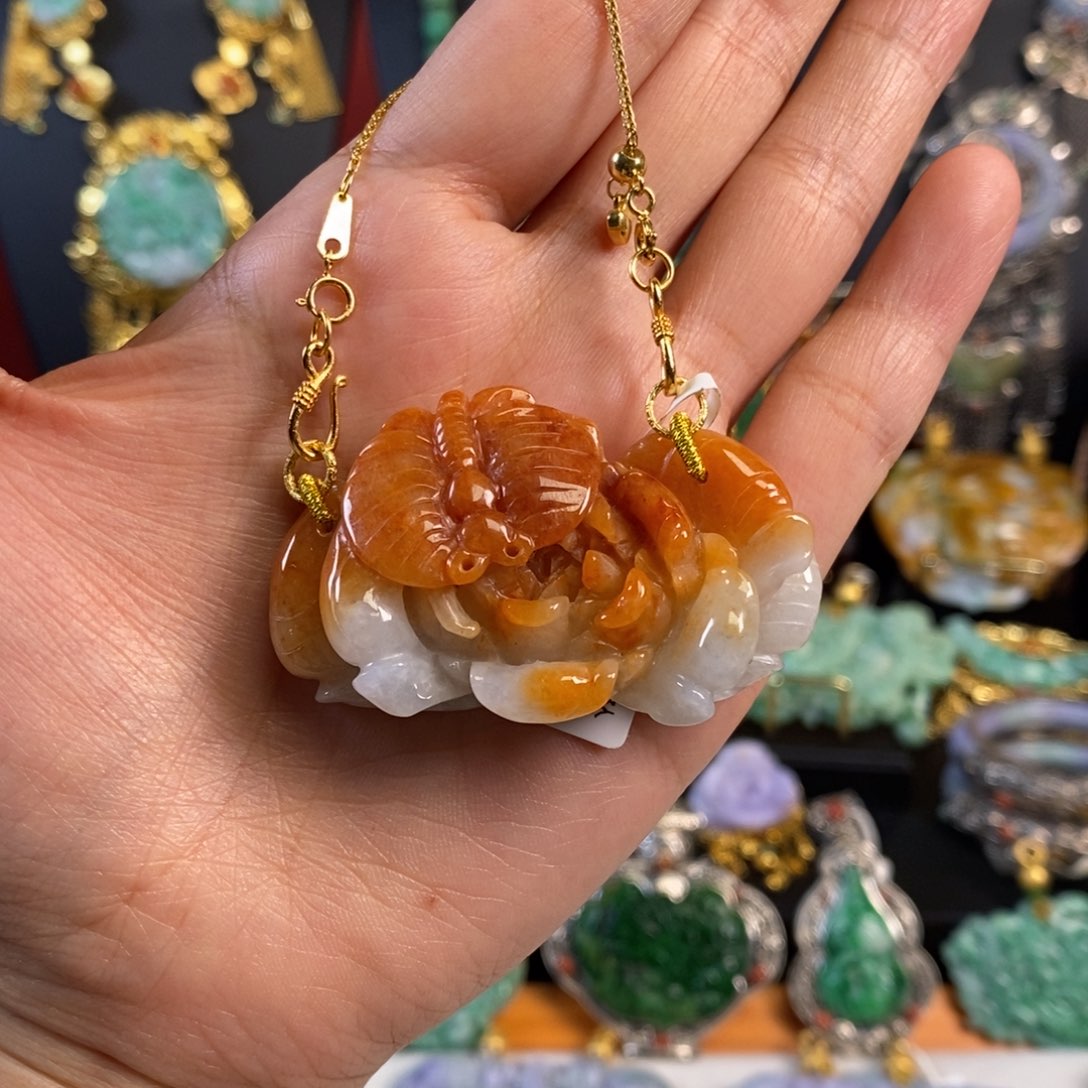 翡翠颈饰未镶嵌蝶恋花吊坠 亏清