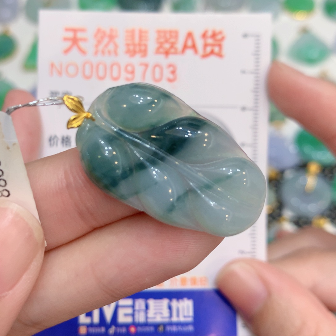 翡翠18K金镶嵌颈饰叶子