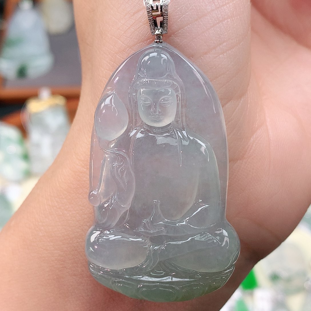 颈饰18K金镶嵌翡翠观音