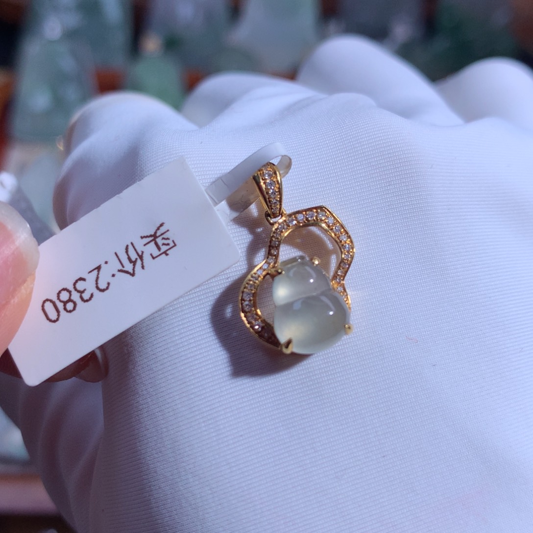 翡翠颈饰18K金镶嵌葫芦