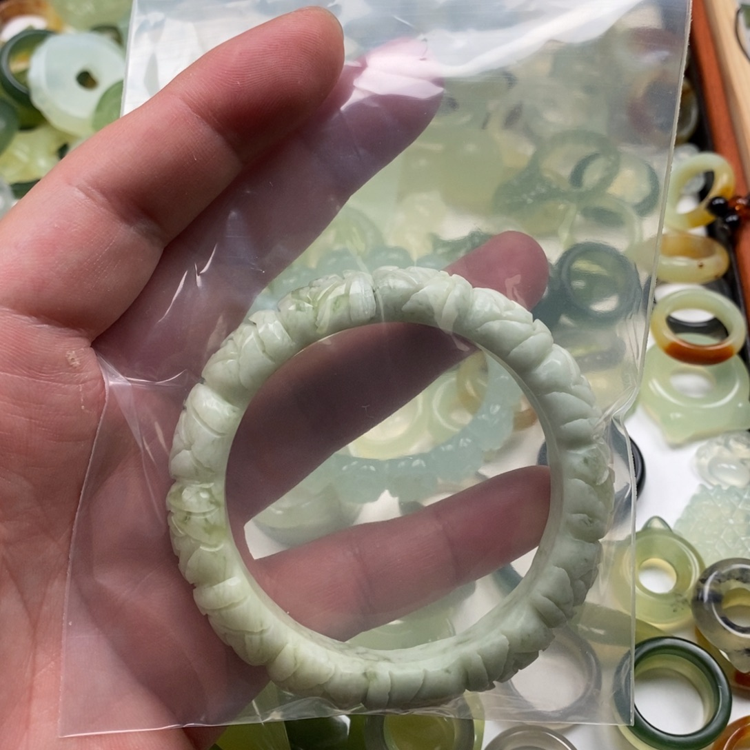 慧***来蛇纹石玉未镶嵌戒指手镯