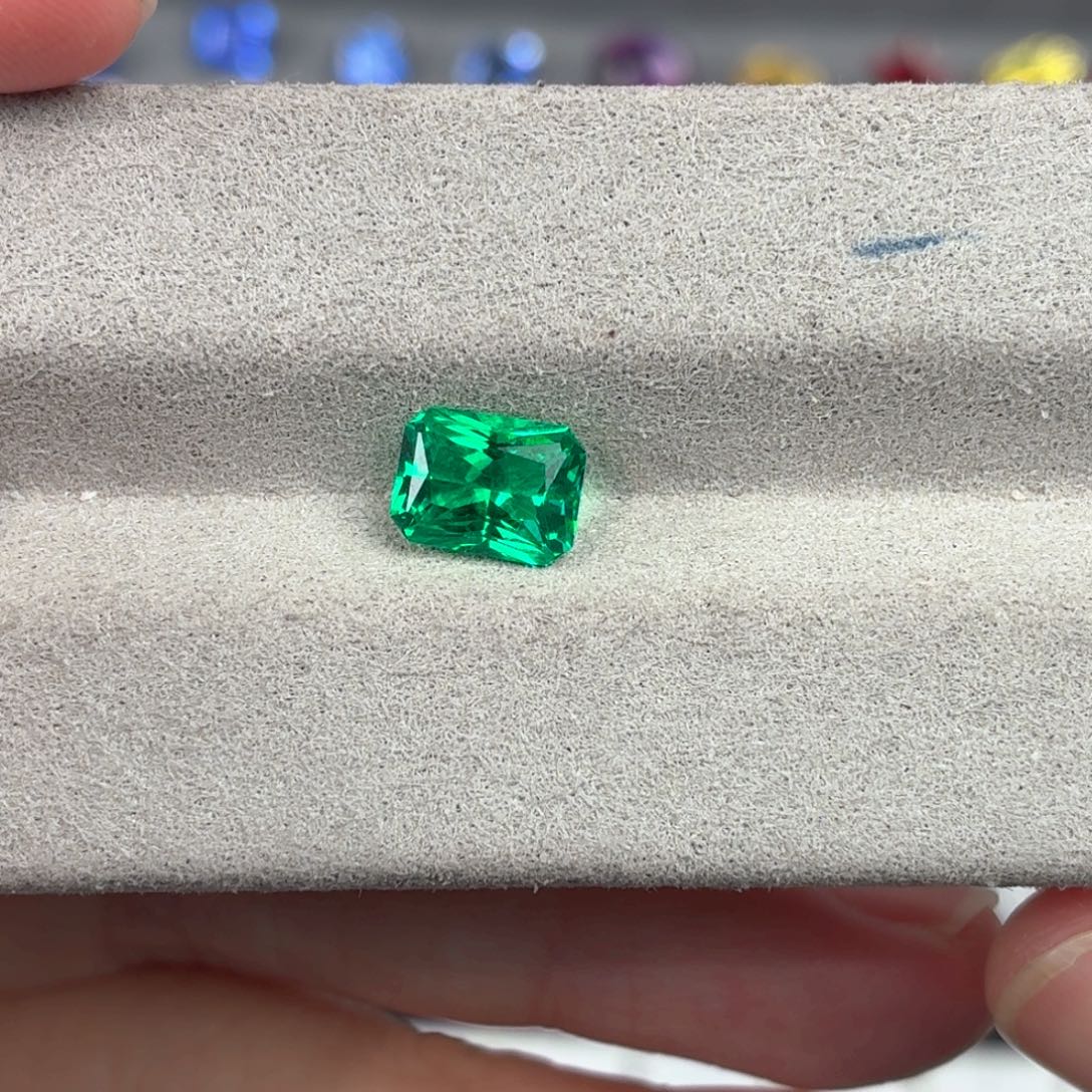 ▞***"合成（培育）祖母绿裸石1.38ct