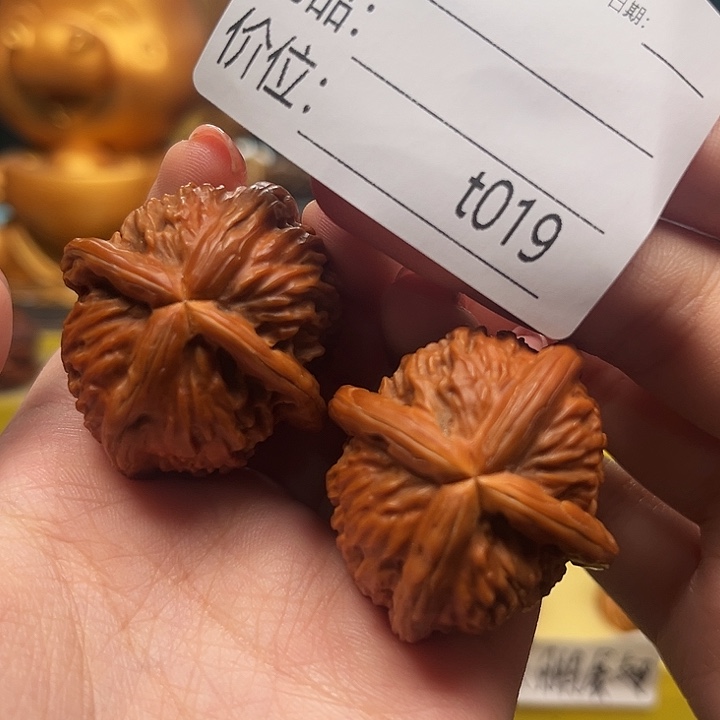 樊***好桃核吊坠四棱四角