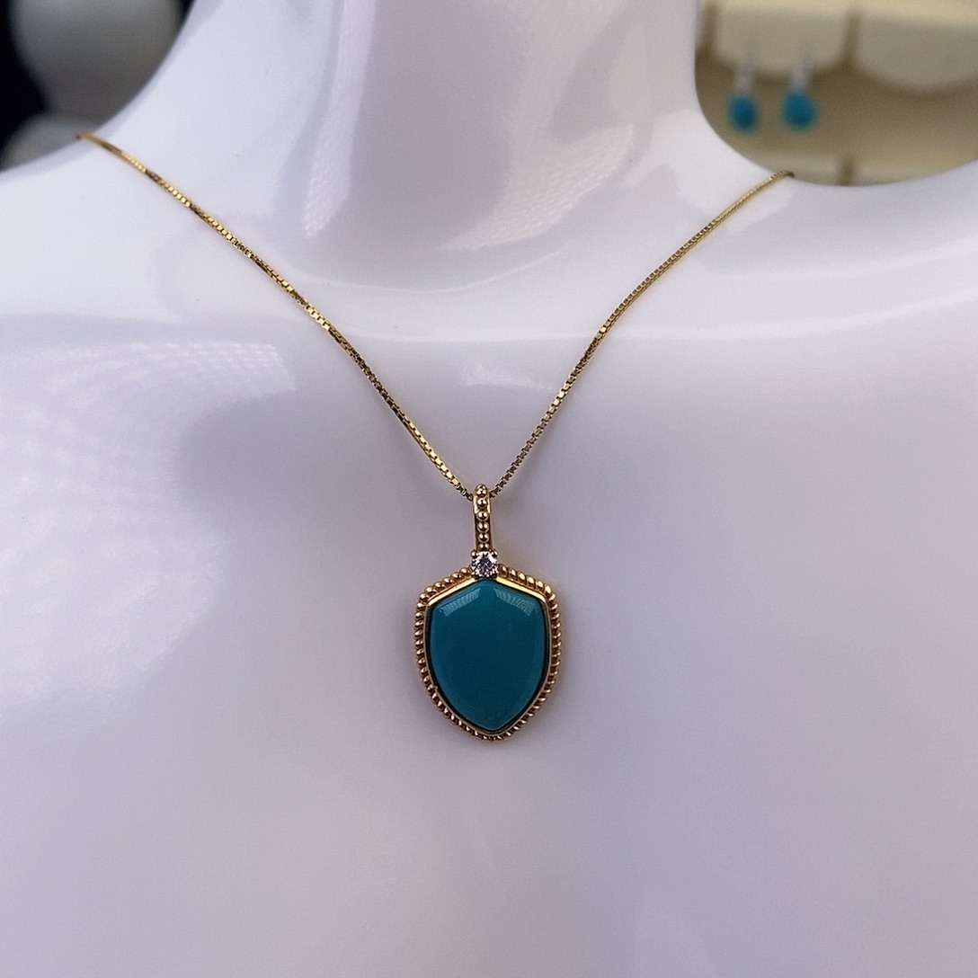 绿松石颈饰18K金镶嵌