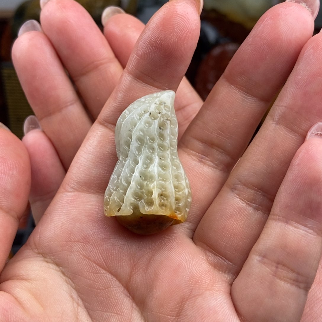 岫玉未镶嵌挂件花生