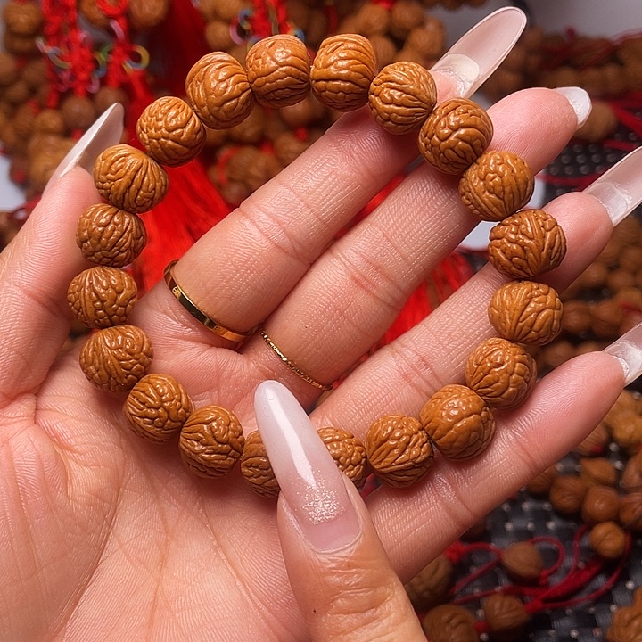 木质类龙纹桃枭挂件