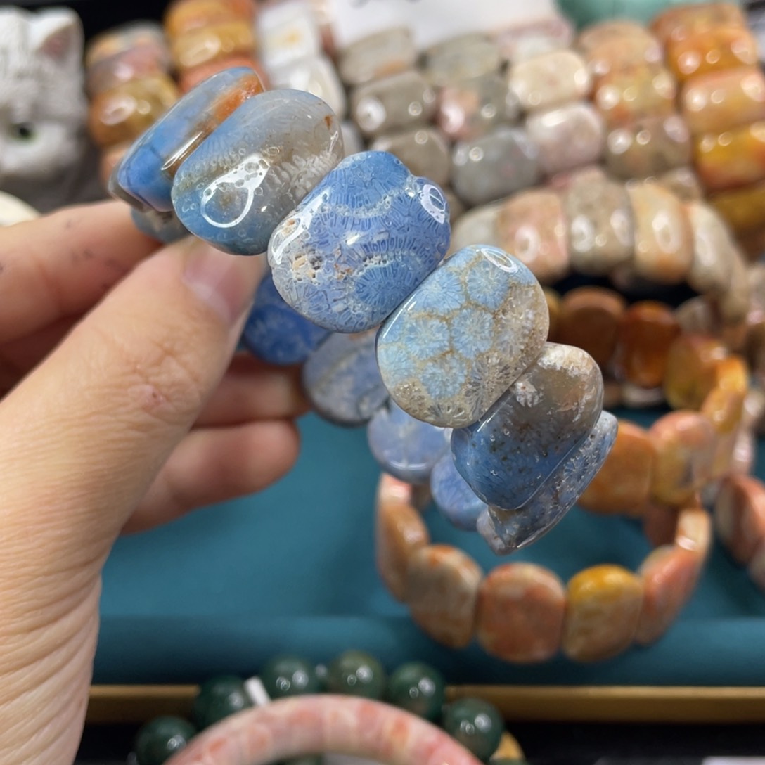 未镶嵌手镯硅化玉