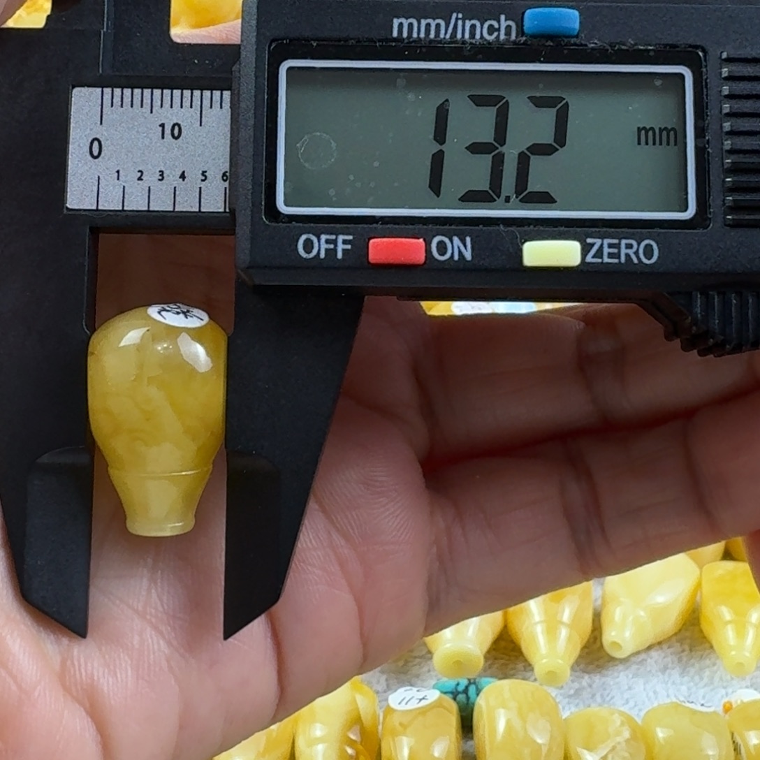 蜜蜡未镶嵌裸石38杂