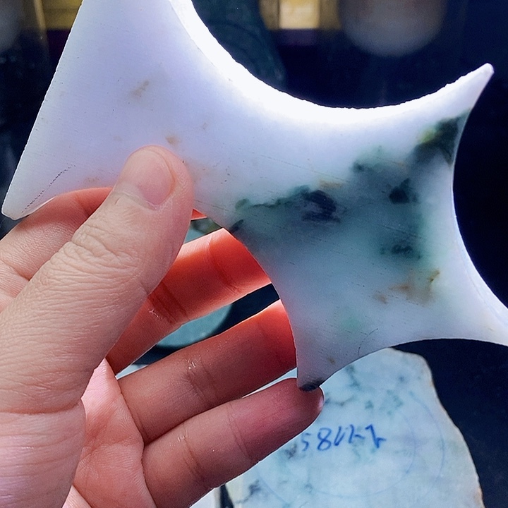 翡翠未镶嵌颈饰毛料12