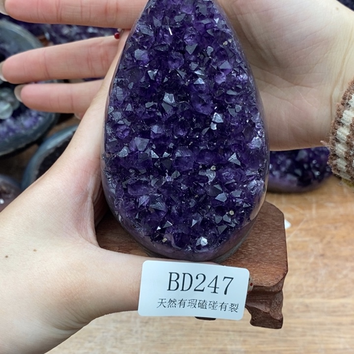 紫晶未镶嵌大型摆件（非配饰）