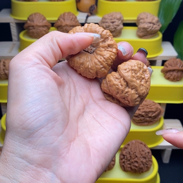 把件文玩核桃：**了凹底蛙蛙