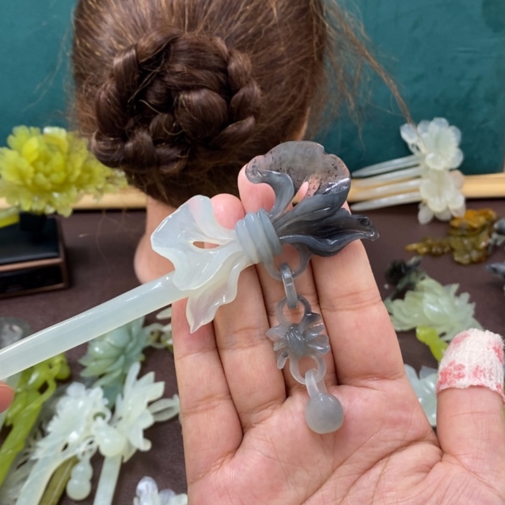 蛇纹石玉发饰未镶嵌七*娘