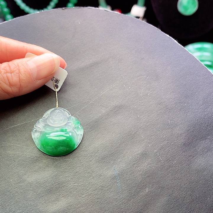 颈饰未镶嵌石英质玉