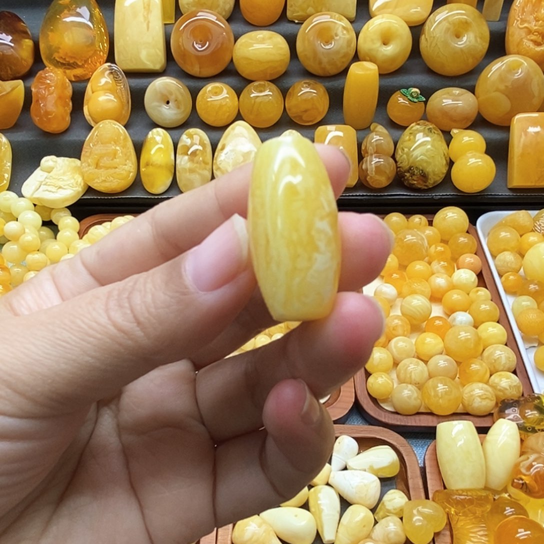 琥珀未镶嵌颈饰天然蜜蜡