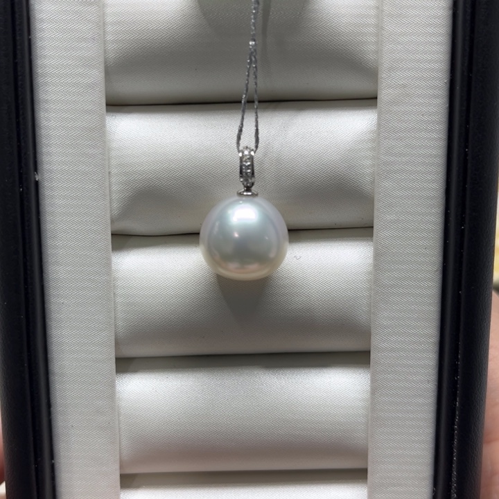 海水珍珠漏澳白灵动奶嘴吊坠13-14mm18K金镶嵌