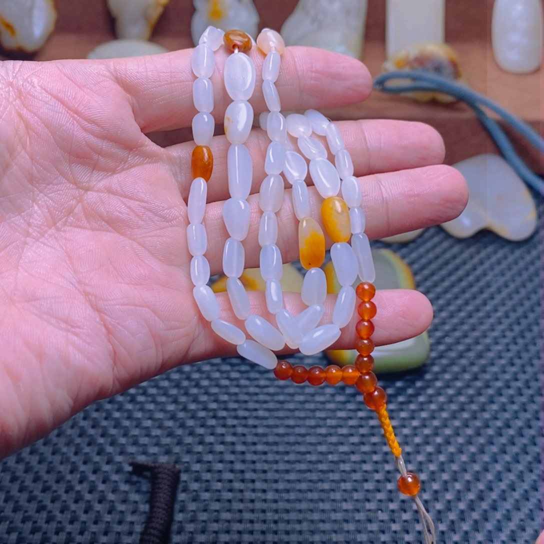 和田玉颈饰未镶嵌