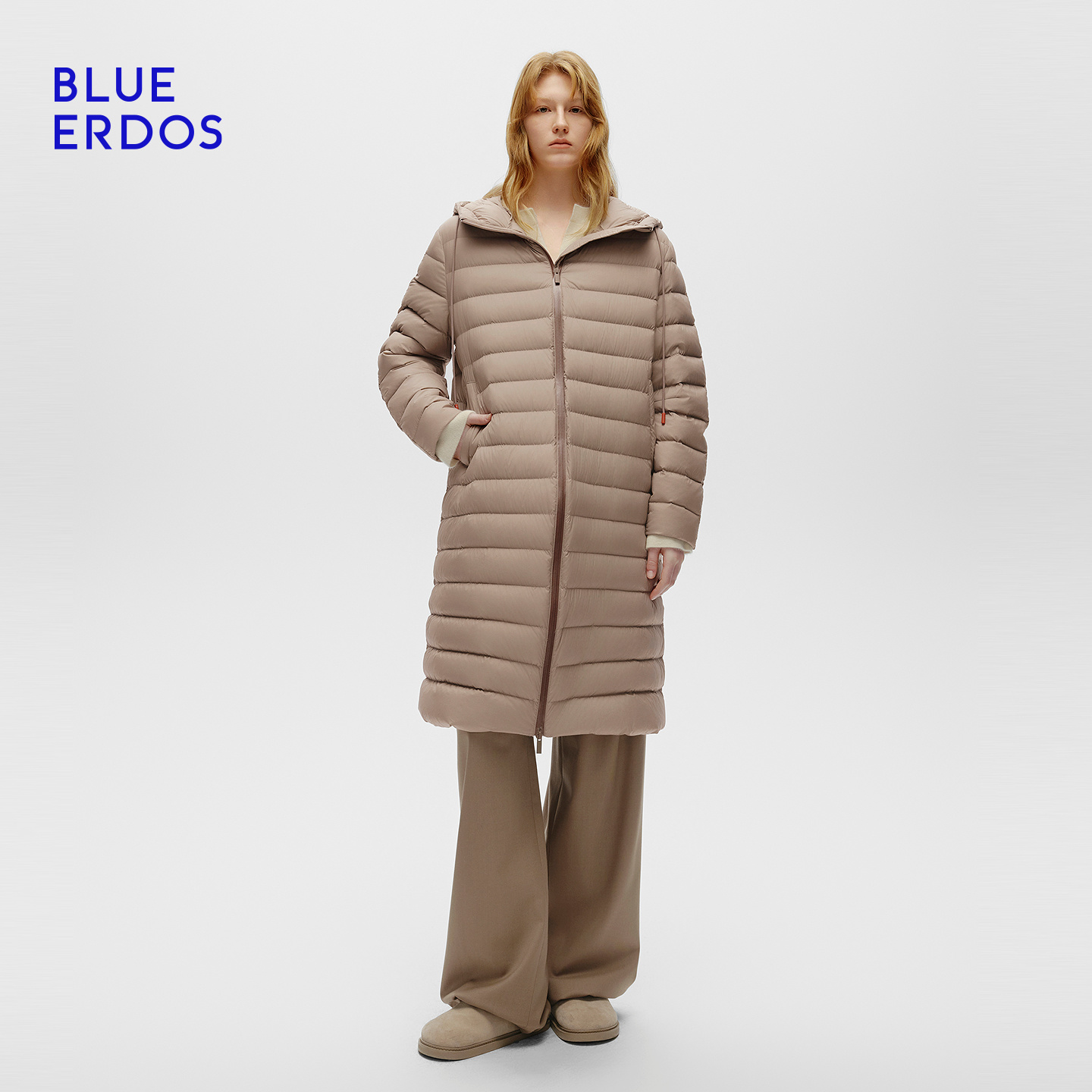 BLUE ERDOS2025秋冬新品轻盈感茶驼色长款连帽羽绒服女B256JG002