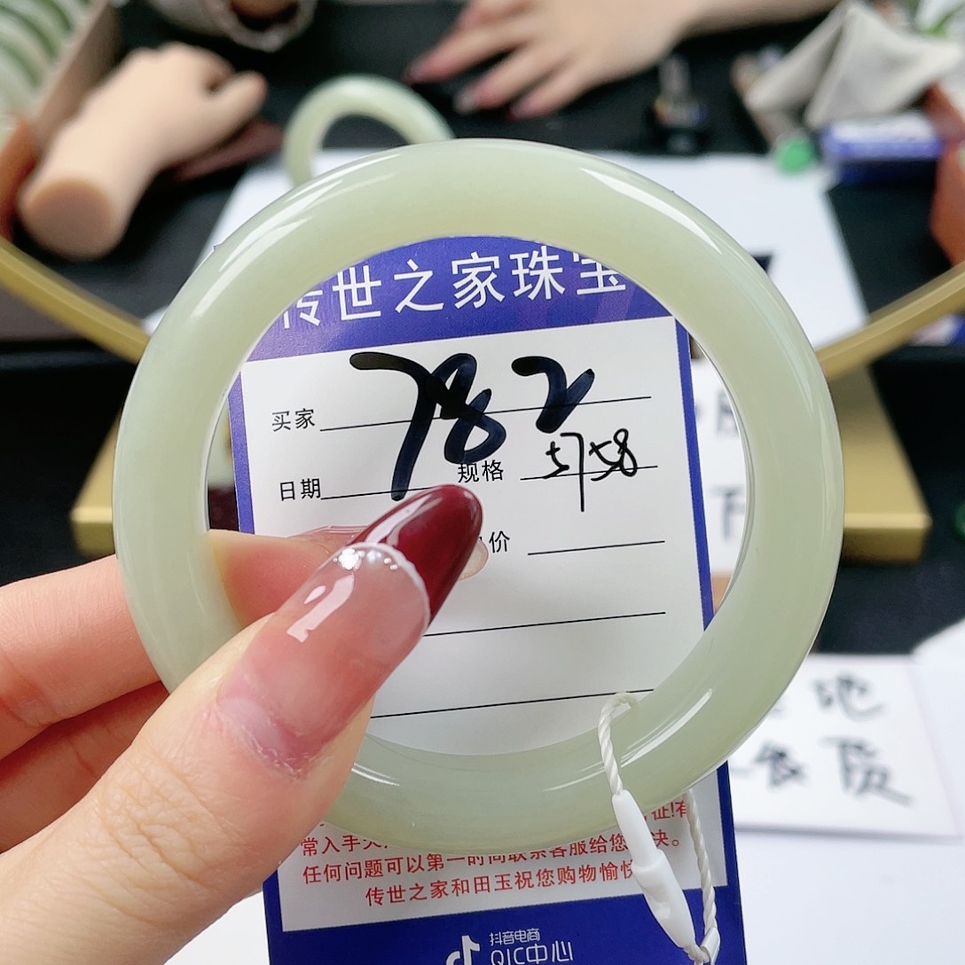 和田玉手镯未镶嵌