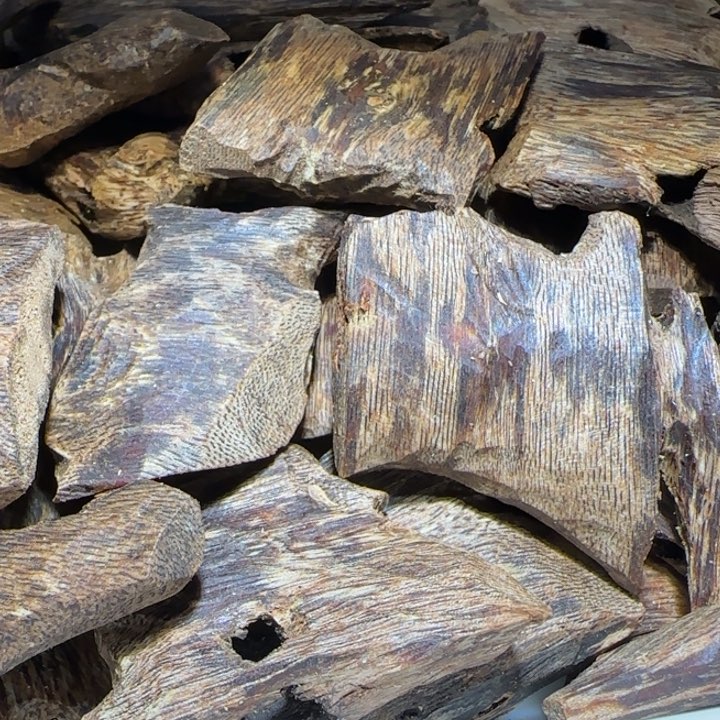 沉香手把件海南老白棋块料100克