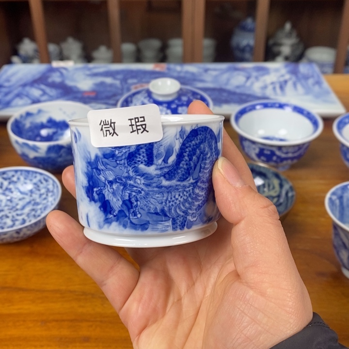 微瑕青花手绘龙纹