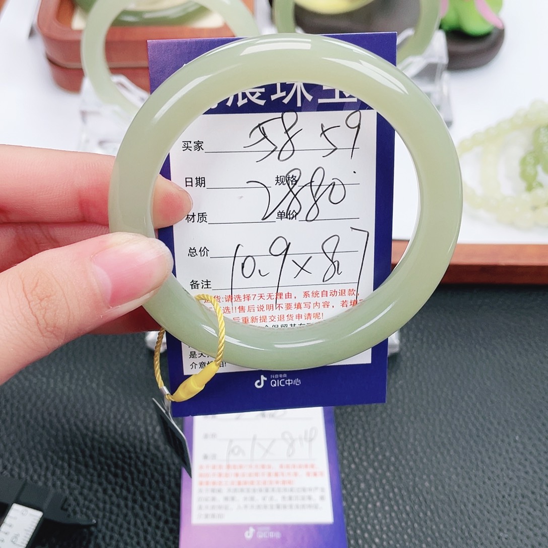 和田玉未镶嵌手镯