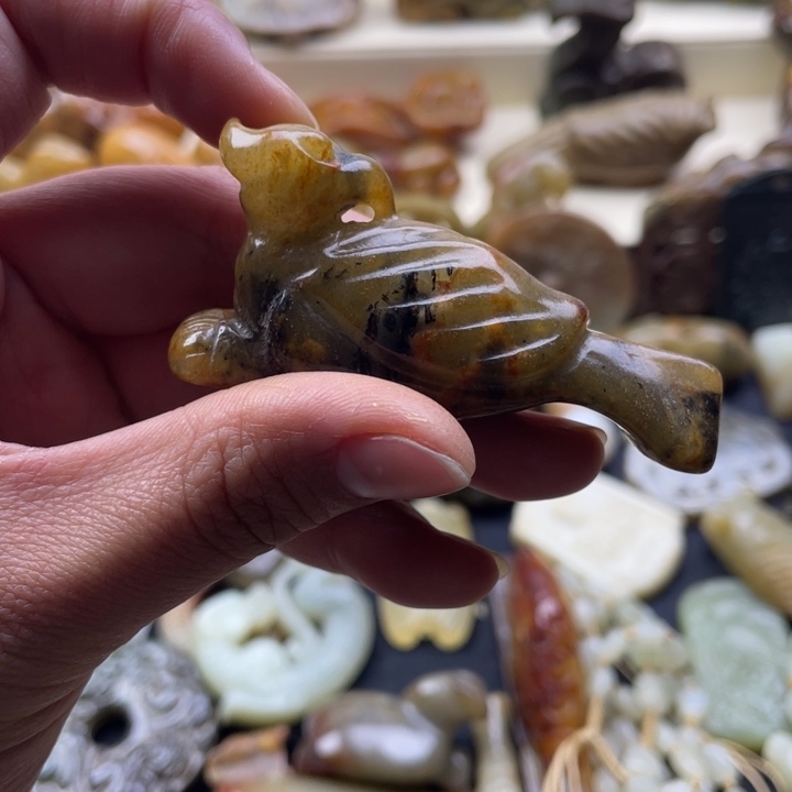 蛇纹石玉颈饰未镶嵌