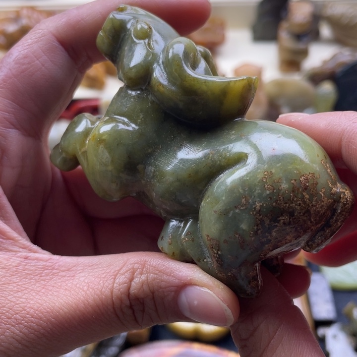 蛇纹石玉颈饰未镶嵌