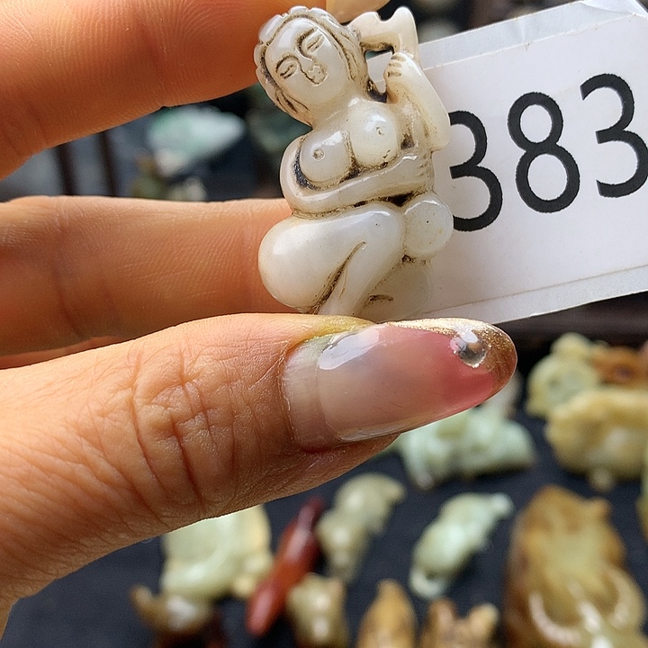 和田玉未镶嵌车挂