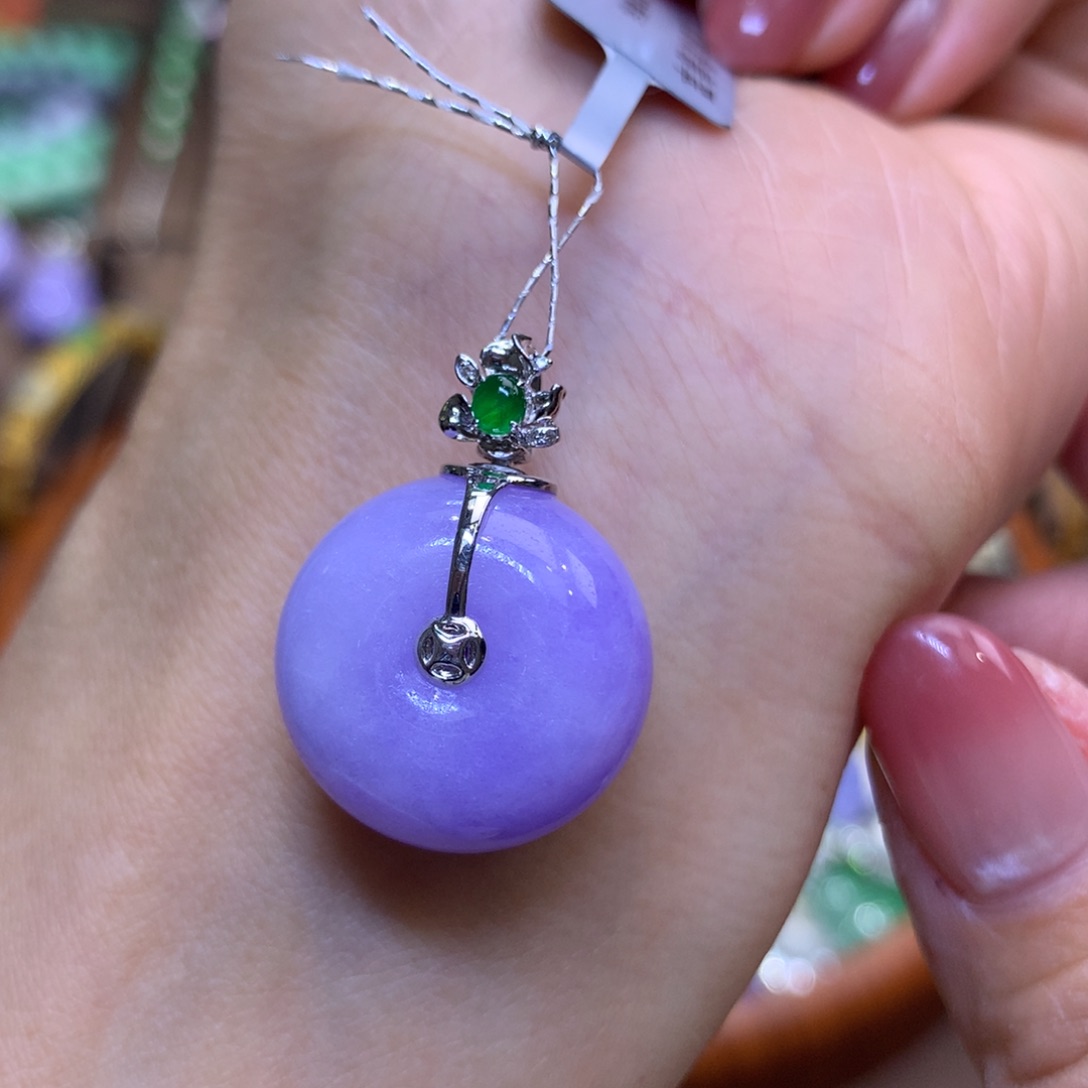 L***间翡翠18K金镶嵌颈饰