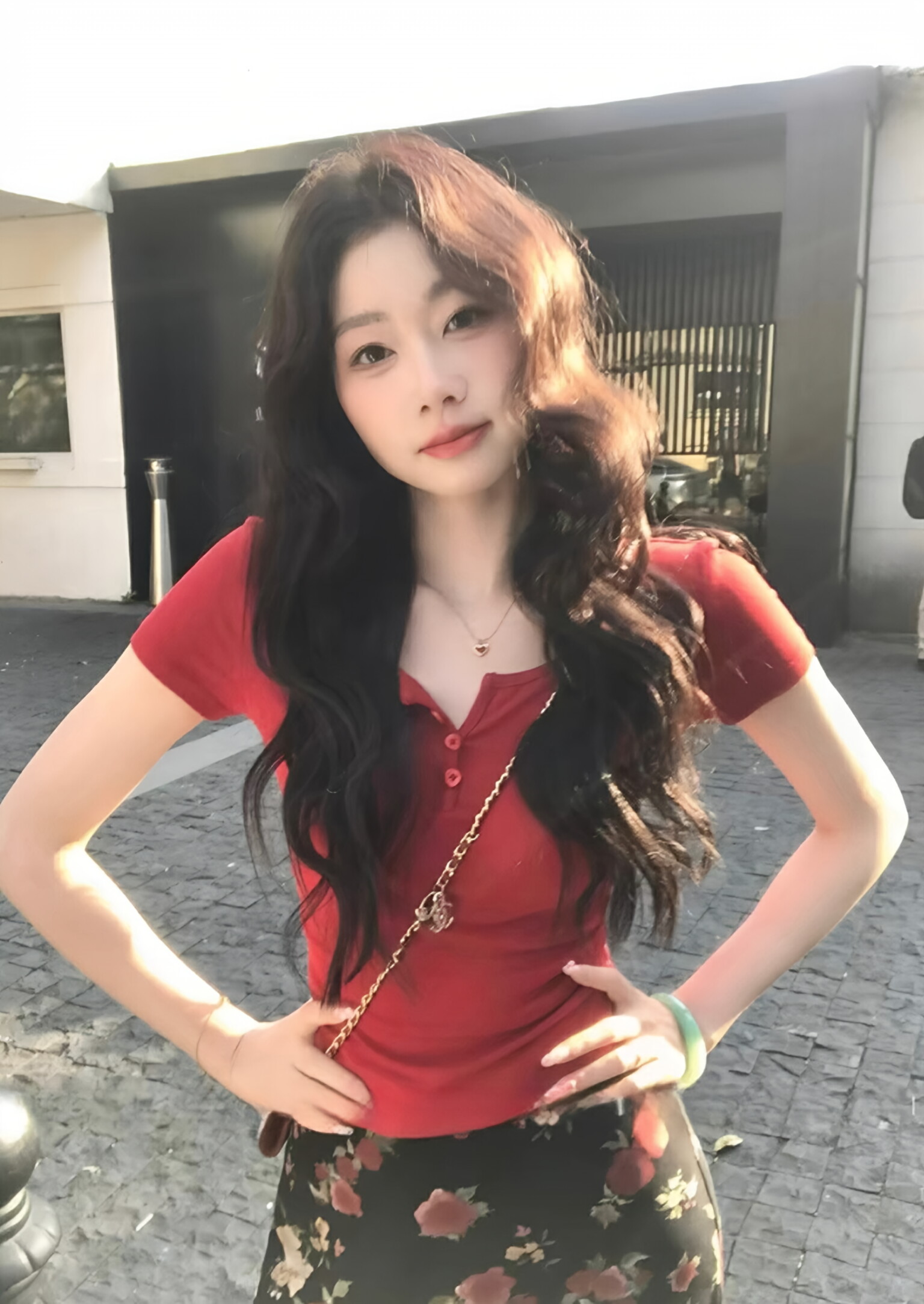 25夏新款极简纽扣辣妹修身显瘦高腰短款ol半开领V领上衣短袖T恤