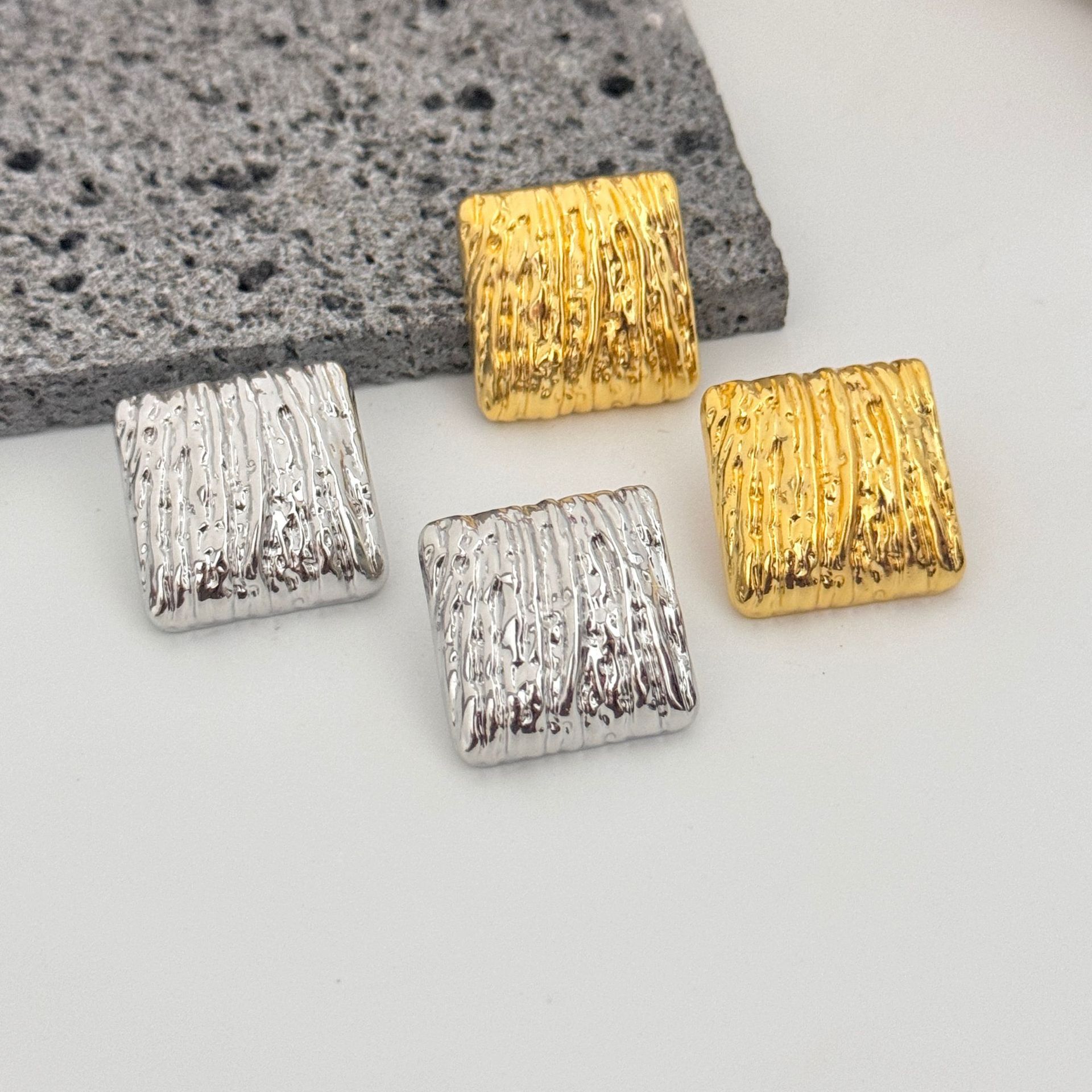 铜合金耳饰 法式复古正方形褶皱耳钉独特耳环小众设计高级感百搭