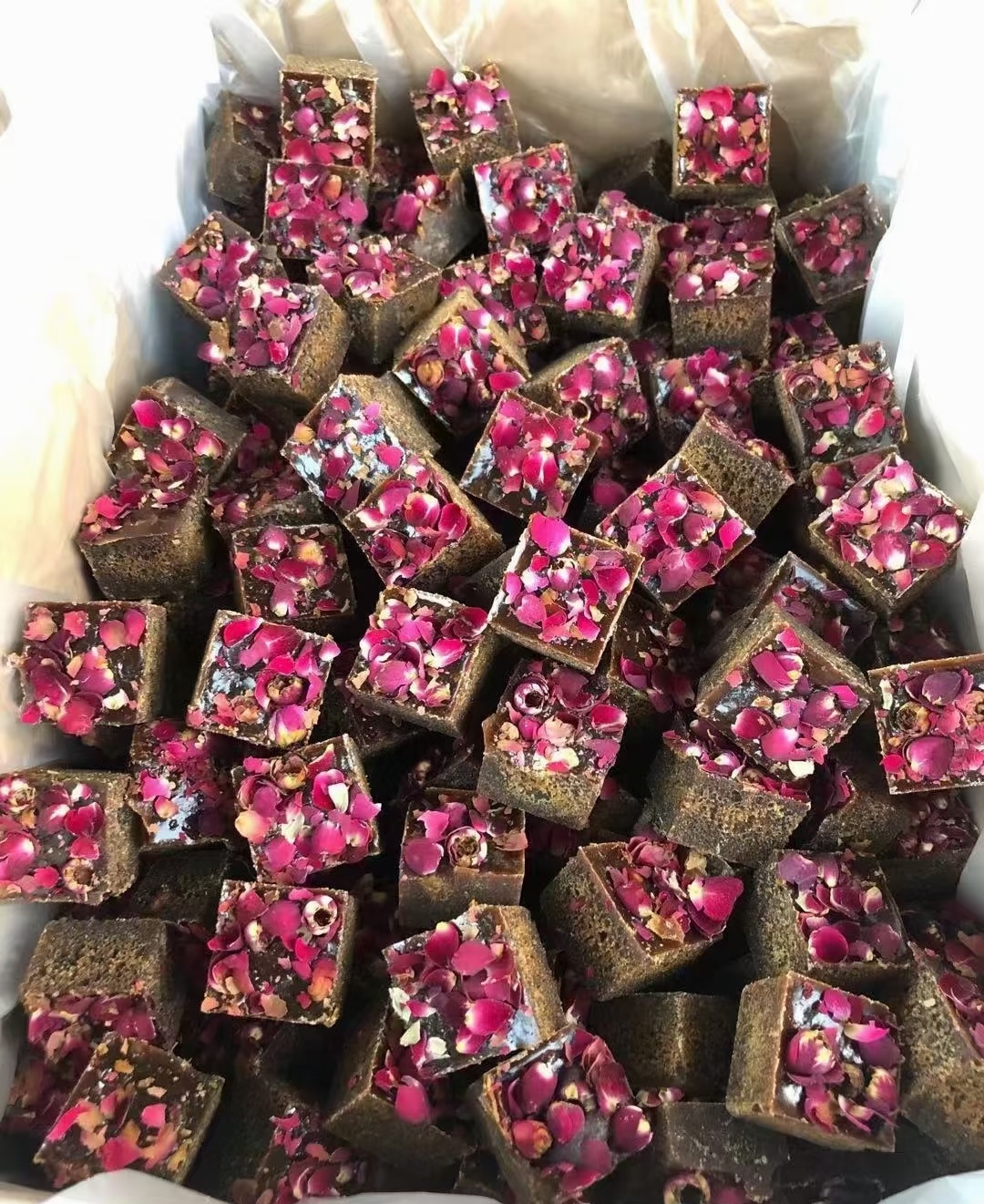 云南山货-古法手工墨红玫瑰红糖