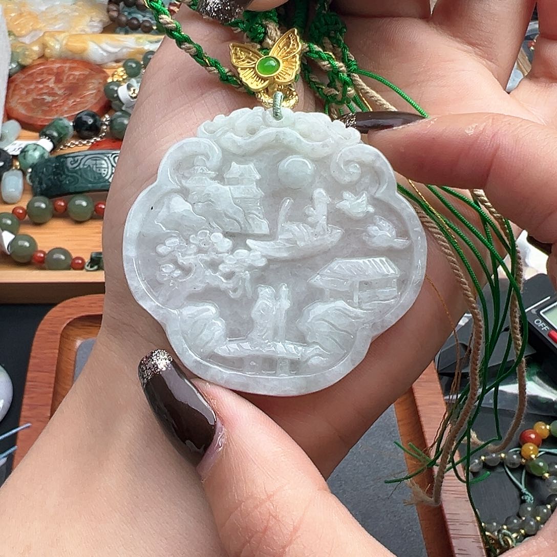 翡翠吊坠(赠链)未镶嵌吊坠