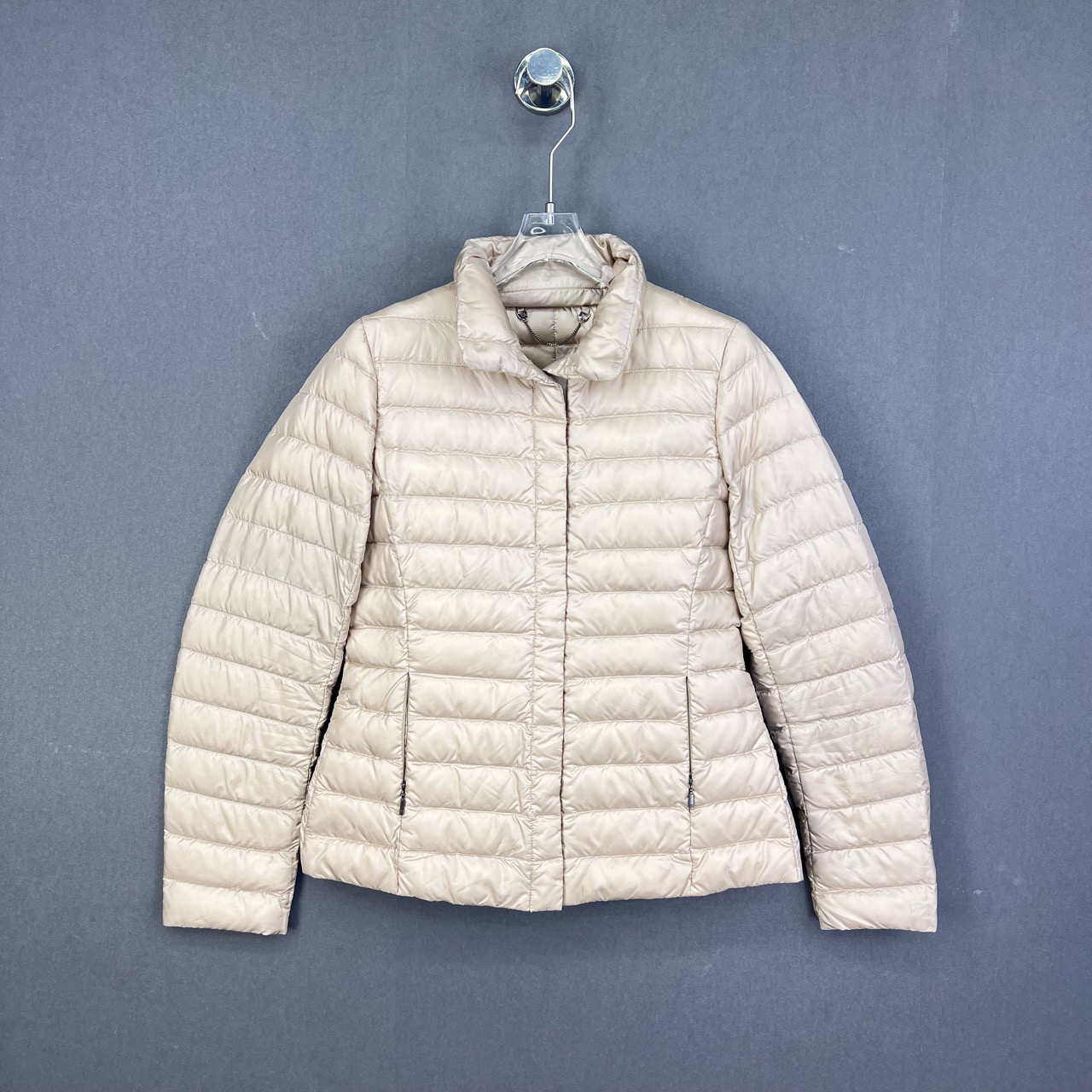 99新 MaxMara 38码/米白色薄款修身隐藏帽子羽绒服/12282927