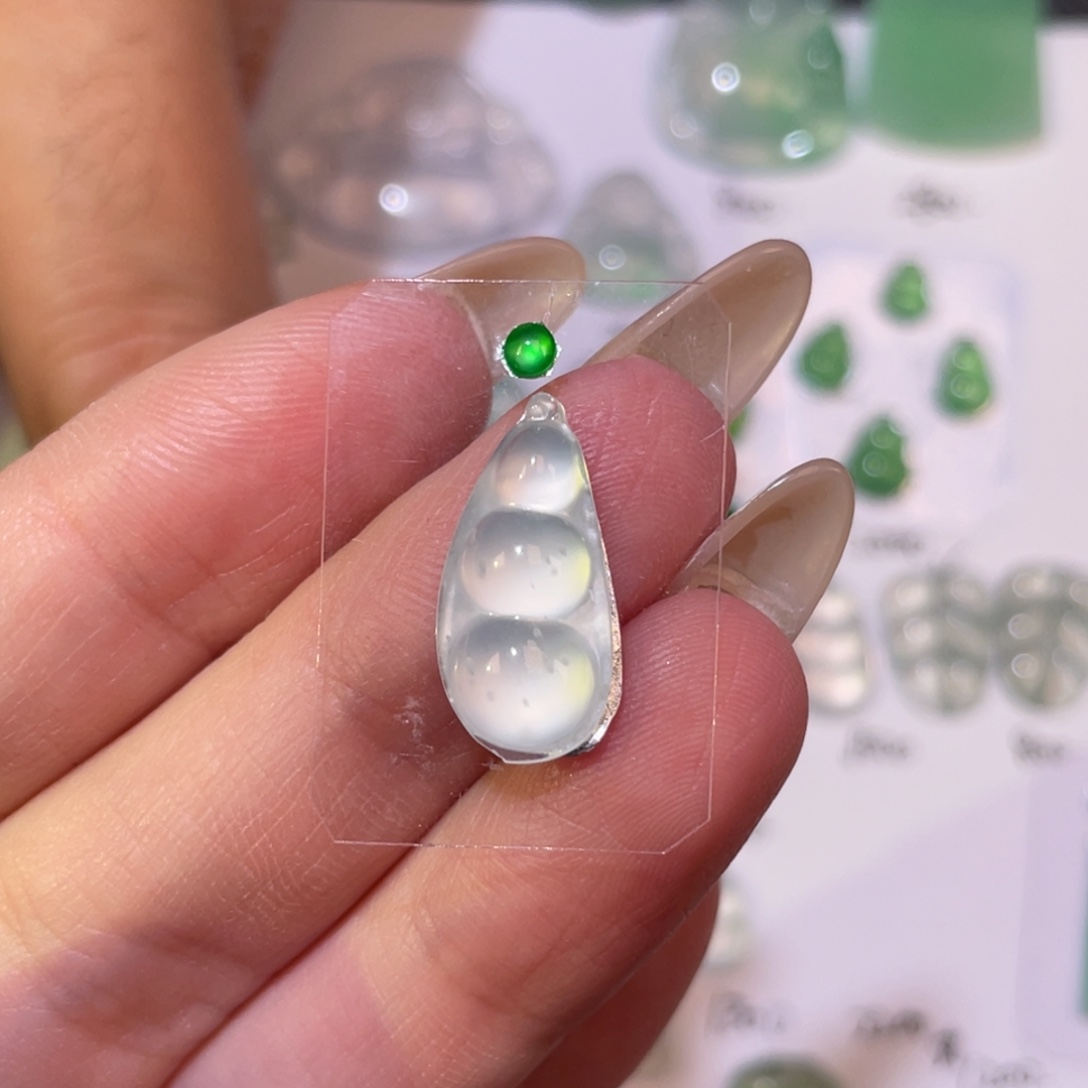 翡翠未镶嵌颈饰裸石