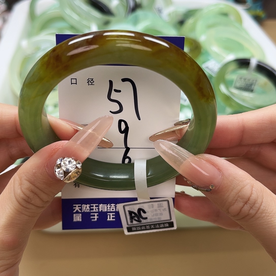 蛇纹石玉手镯未镶嵌