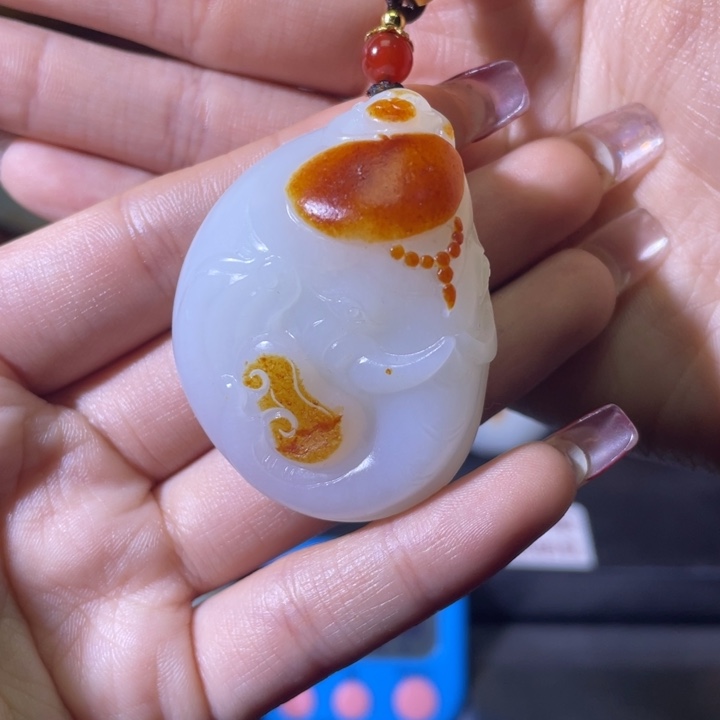 和田玉挂件未镶嵌亦*。