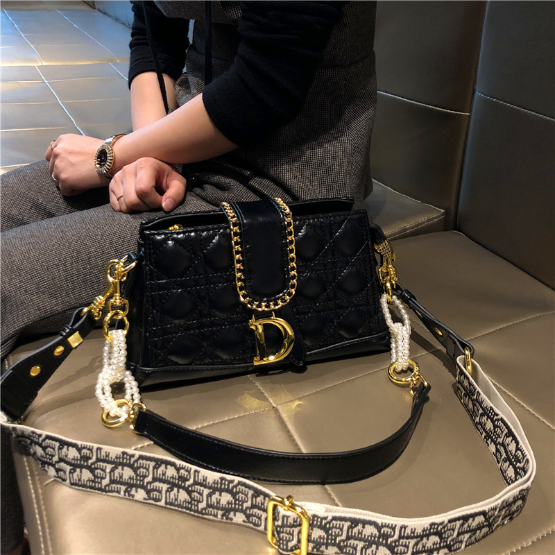 香港正品女包包2025新款高级质感菱格小方包休闲百搭单肩斜挎包潮