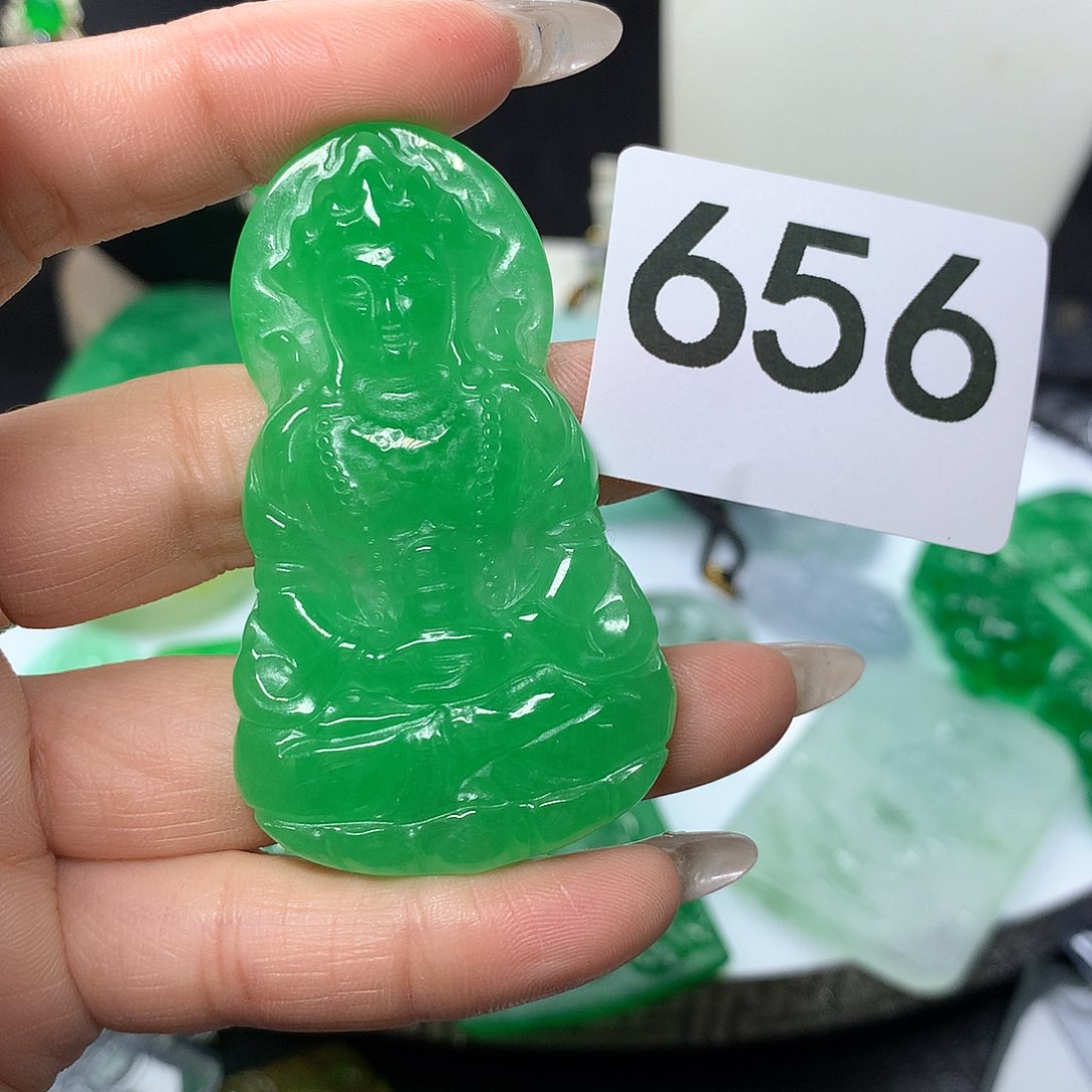翡翠吊坠(赠链)未镶嵌