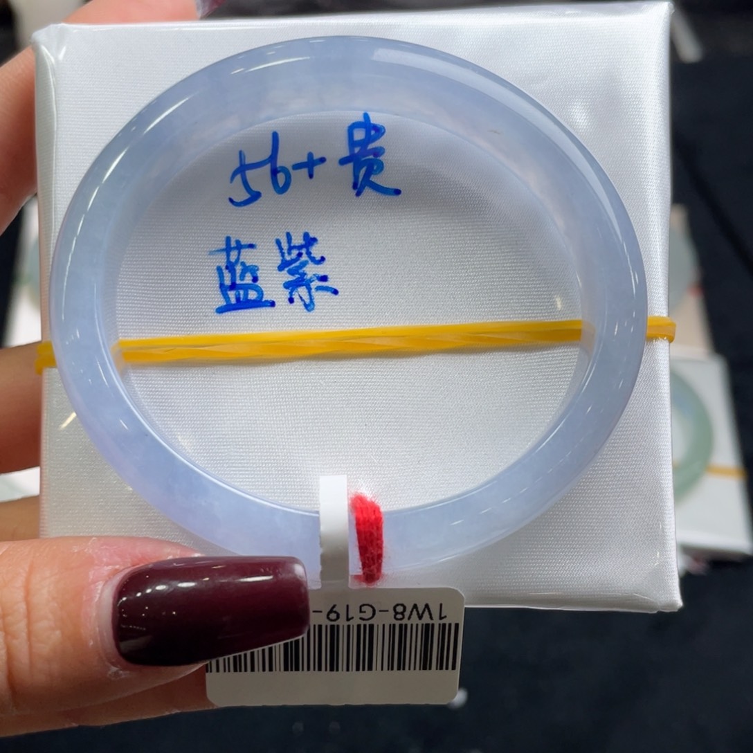 翡翠手镯未镶嵌翡翠手镯