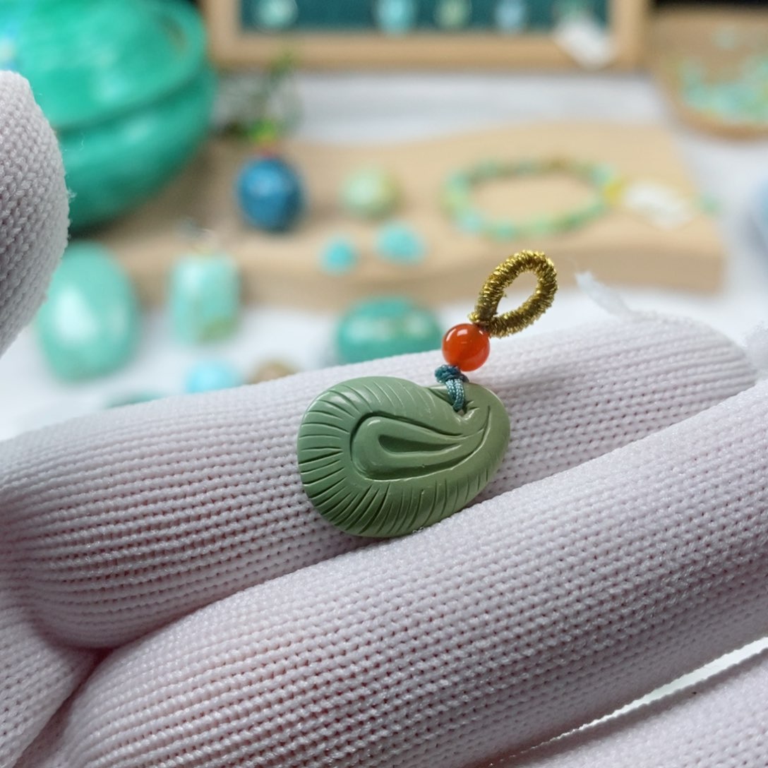 绿松石颈饰未镶嵌