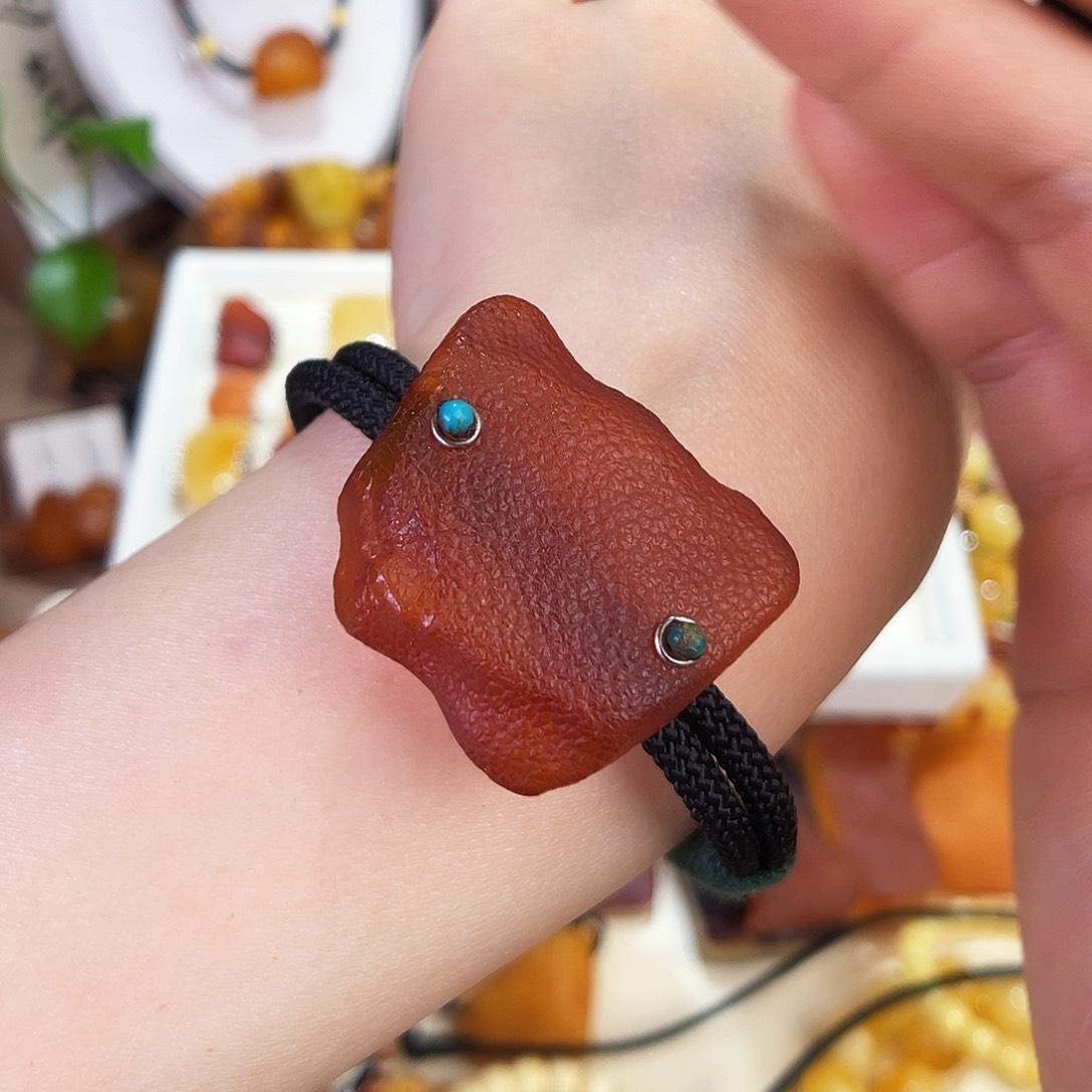 琥珀珠宝奇石未镶嵌，