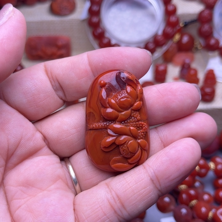 南红玛瑙未镶嵌颈饰花牌